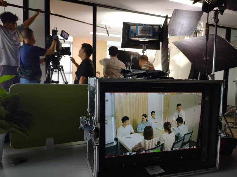 北流市TVC拍摄公司：科技产品视觉化大师，诠释未来感与功能美学